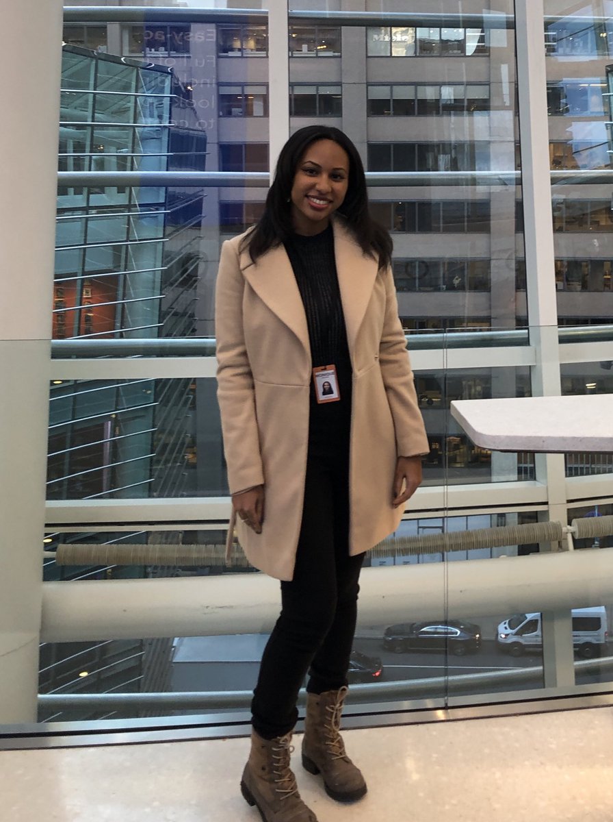 moniquebmul's tweet photo. I’m excited to announce that I started today at @business as a news intern in New York. I’ll be covering equities over the next few months as a #InternAtBloomberg. https://t.co/Hgmi5hCr6p