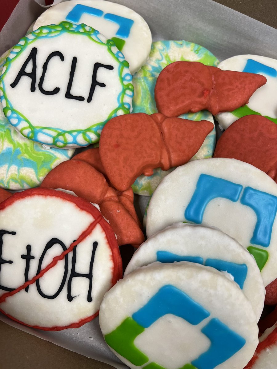 Happy Monday from the @ClevelandClinic Medical Intensive Liver Unit #MILU! 💚 Rounding with a 🔥 team fueled by #ACLF cookies from our talented Research Coordinator @alainarmiller! @KapoorA_CC @siddharth_dugar @RnSobotka @LeahPsellas @MichelleKimMD @MRegueiroMD @AASLDtweets