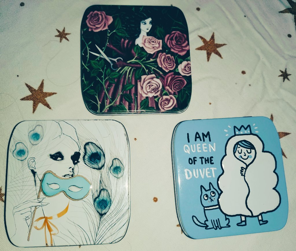 BelleD1990's tweet image. Hey @bodyform please can you bring back the limited edition tins!! I've bought them over the years and given the pads and tins as part of a #FirstPeriodKit to my nieces and they loved them. Most of us still have them and they're so handy...
#PeriodEssentials