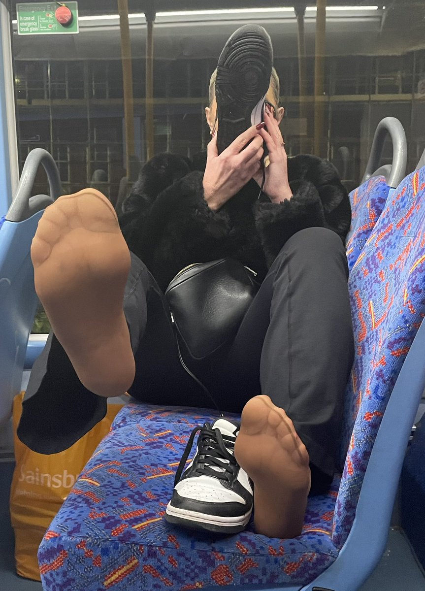 anas_sockss's tweet photo. Smell like heaven 🥵 https://t.co/WSvKcf2mBe