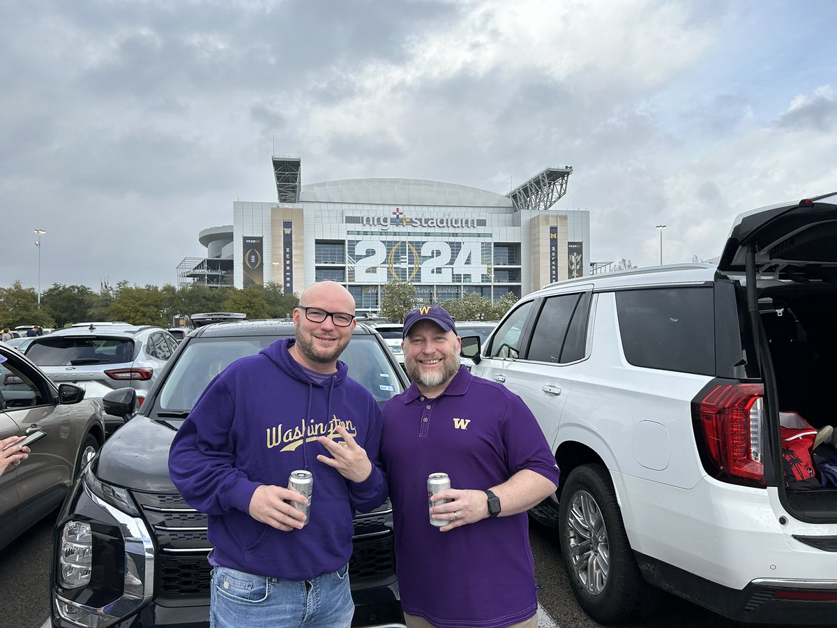 Go Huskies!! #PurplReign e