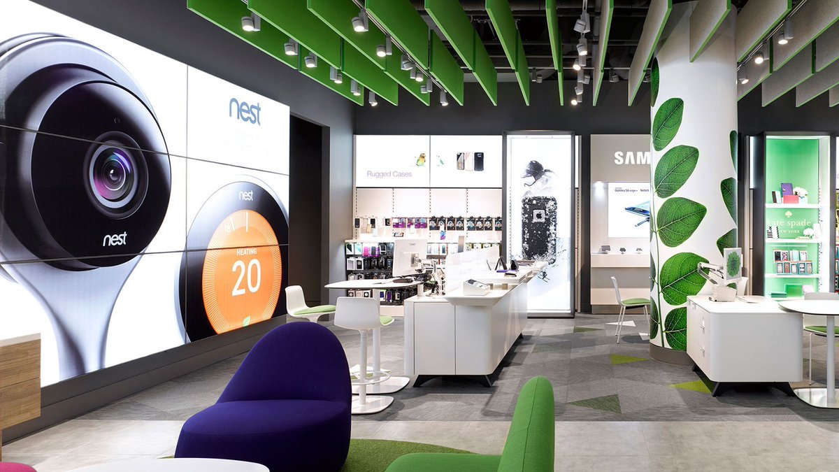 One of the Telus stores where our wallmounted lit banners were displayed 🌿 _________________________________ L'un des magasins Telus où nos bannières lumineuses murales ont été exposées 🌿 #MediaGraph #largeformatprinting #uvprinting #litbanner 📷 Credits: A-Frame Studio