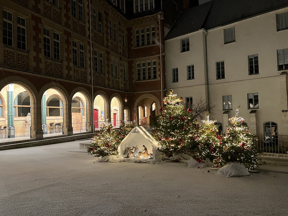 La neige à la sortie des cours de l’ICP