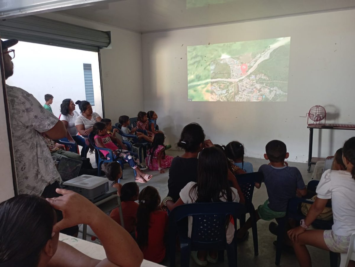 GenteyBosques2's tweet photo. #Inicio2024
Comenzamos el año nuevo con la proyección del documental sobre los impactos de la lucha en contra de las drogas para las poblaciones campesinas de Tarazá en el cineforo veredal en el corregimiento de La #caucana
Nos apoya @LseDevelopment
@LSE_ID https://t.co/4s38FIElop
