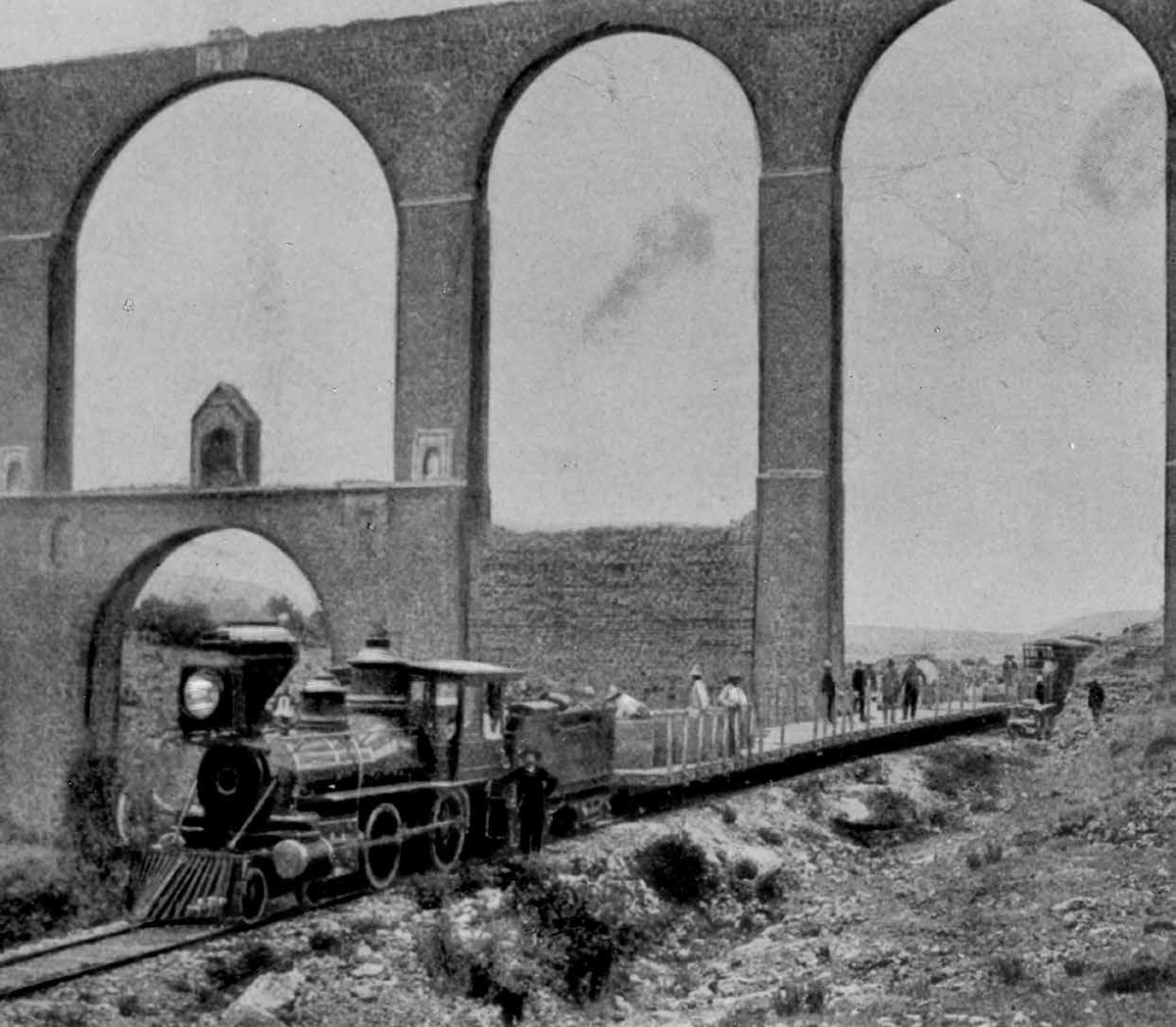 HistoriasMex's tweet photo. #ImagenDelDía

Llevar agua desde los manantiales del cerro Tecajete (hoy Hidalgo), hasta Otumba (Edo. de Méx.), no era fácil en el s. XVI. Había que pasar muchos kilómetros, ríos, barrancas y terrenos agrestes. Pero fray Francisco de Tembleque logró la construcción de una...

1/2 https://t.co/CIGhkstcOt