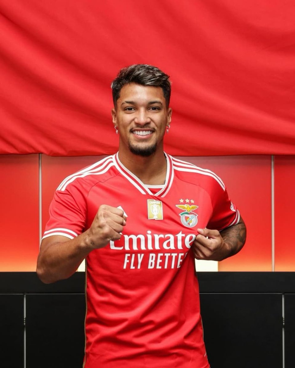 Newfoot_fr's tweet photo. C'est maintenant Officiel : Marcos Leonardo 🇧🇷 (20 ans) quitte Santos et découvre l'Europe en allant au SL Benfica !

▪︎ Il vient de signer un contrat jusqu'en 2028 

▪︎Il sort d'une saison avec 21 buts en 49 matchs 

▪︎Le montant du transfert est estimée à 18M€ https://t.co/n238ybMr9c