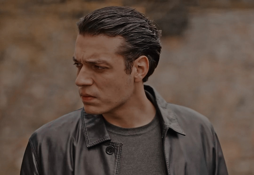 picsofali's tweet photo. nobility of silence..💙 

#AliÖnsöz | @theonsoz https://t.co/LKGyU2J6Eg