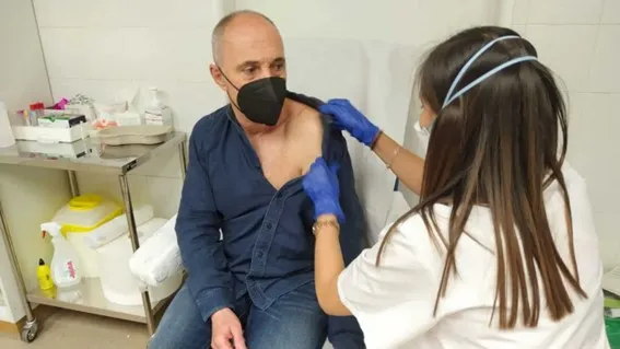 EmesaPrevencion's tweet photo. La vacunación es la medida más eficaz para prevenir las infecciones de transmisión respiratoria como la gripe y la COVID-19, así como sus complicaciones. Se recomiendan las siguientes medidas de prevención:
Taparse la boca al toser o al estornudar https://t.co/V4A1xjWnub