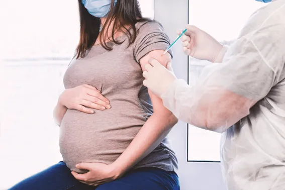 EmesaPrevencion's tweet photo. Limitar el contacto, en la medida de lo posible, con otras personas si se tiene malestar, fiebre u otros síntomas de gripe para evitar contagiarlas.
Evitar el contacto con personas enfermas para evitar que nos contagien. https://t.co/xGHy7OCFoe