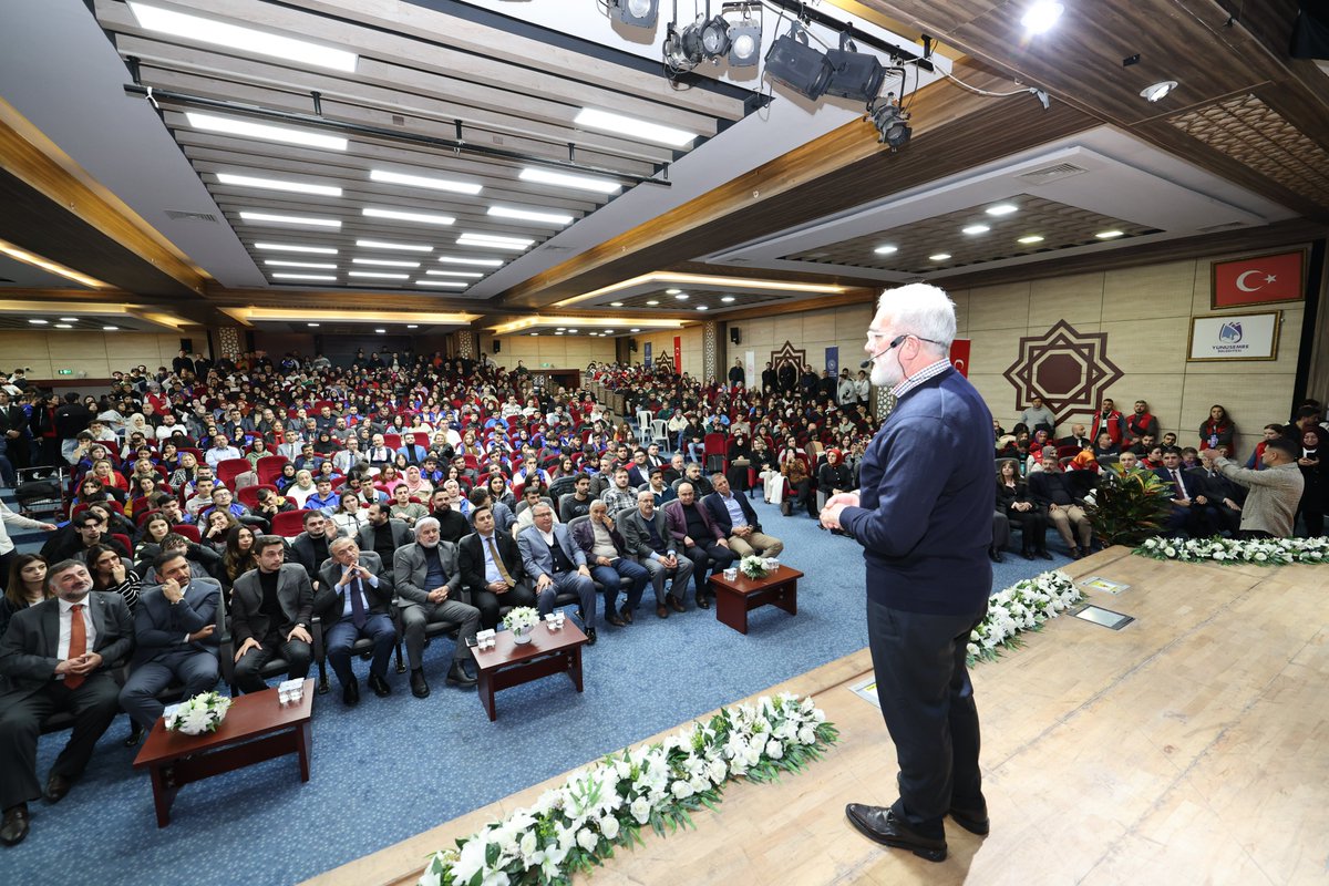 GSB_Manisa's tweet photo. Hukukçu, yazar ve oyuncu, Manisa Milletvekili Bahadır Yenişehirlioğlu, İl Müdürlüğümüzce düzenlenen Beyaz Usta ile Genç Çıraklar Söyleşi programında gençlerimizle bir araya geldi. https://t.co/dmOiyZDf2n