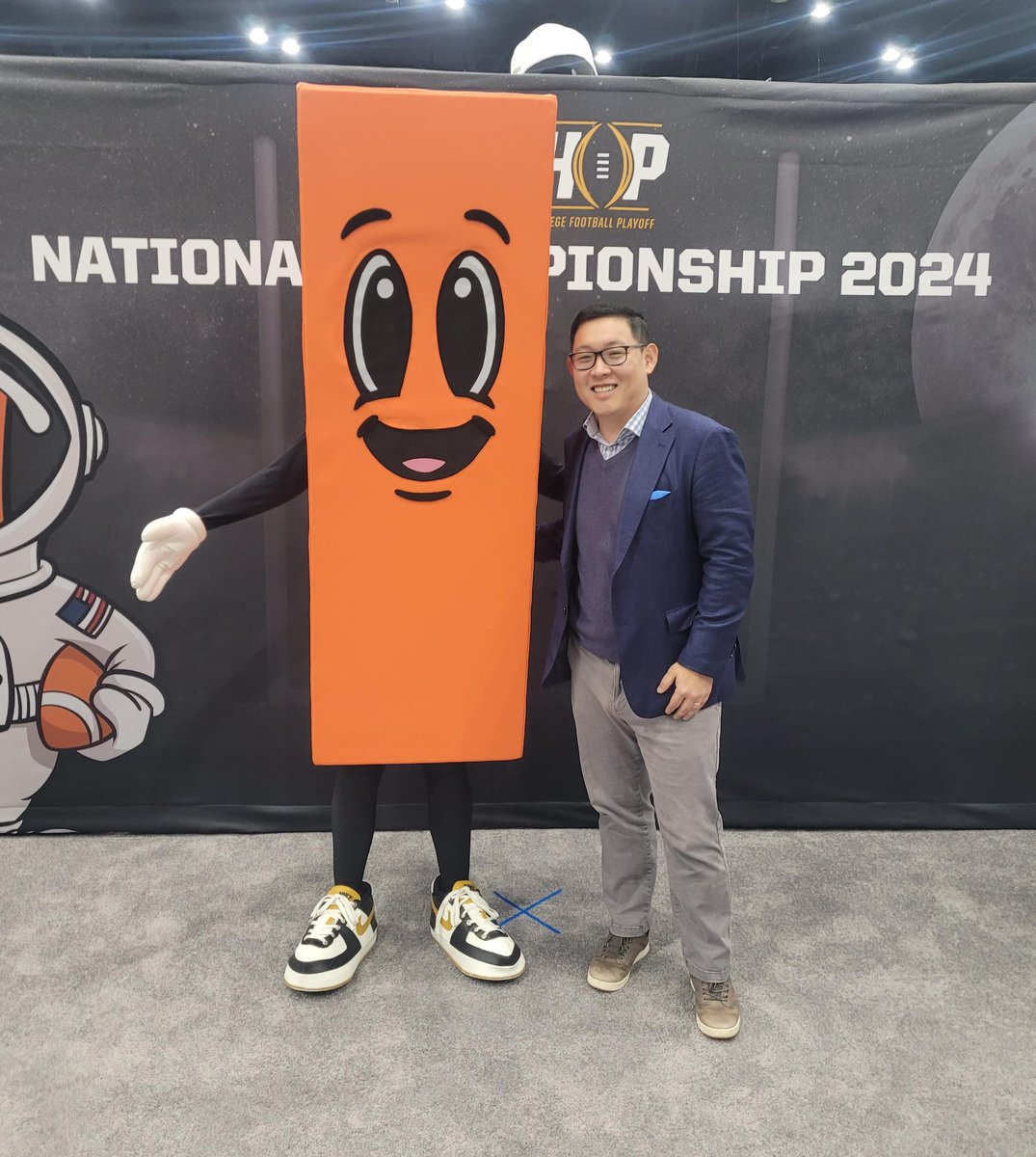 TheWilliamMao's tweet photo. @SVG_Brandon @espn @NEPBroadcasting Yes, but this was not the most important pylon that debuted at the #CFPChampionship ... #PerryThePylon https://t.co/rNBwRzEiCX
