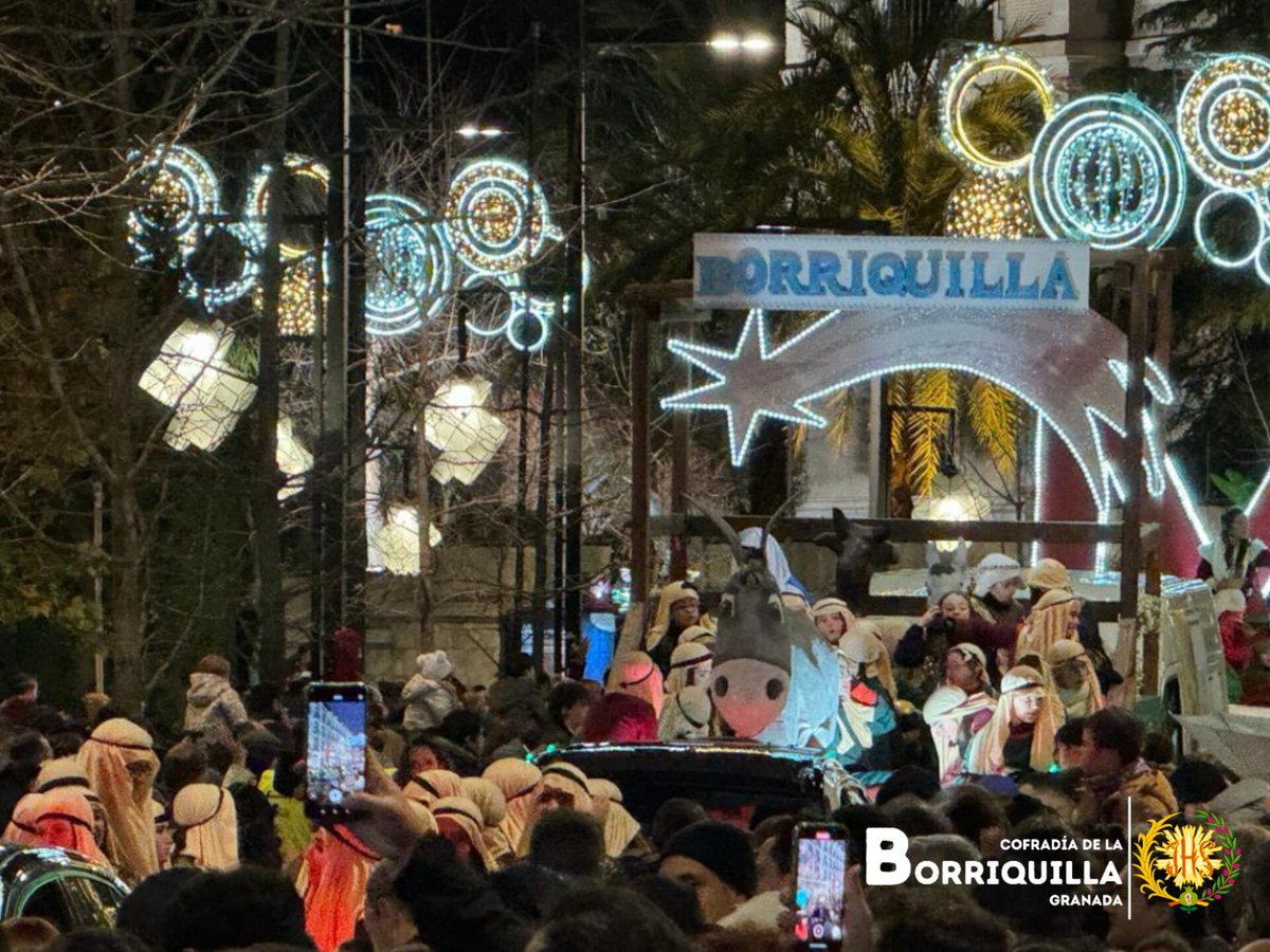 Hilo Parte 1 🫶 Nervios, ilusión, esperanza, alegría, bailes, canto, globos, pelotas y hasta peluches derrochamos por las calles de #Granada en la Cabalgata del @aytogr . 🫶 Vivir esta experiencia junto a la @ACapitanAntonio es algo muy especial que nos llena el alma.