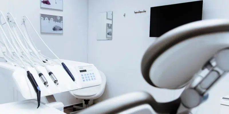 VOCMNEWS's tweet photo. Dental Association President Concerned With Administrative Burden of New Federal Program

https://t.co/2oQFMgKVvQ https://t.co/jEAD61uTya