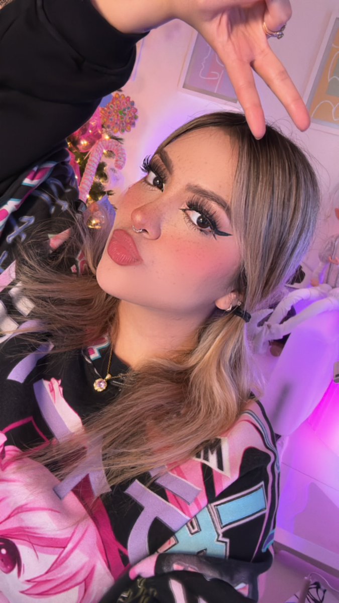 ARI 🍓✨ tweet media