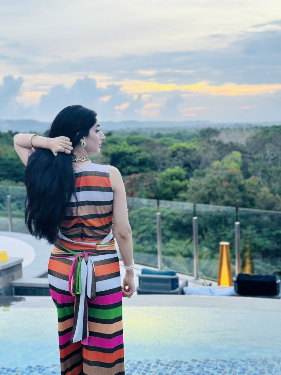 chasing the light.. the first light the world sees.. un-BALI-vable 🌴♾️