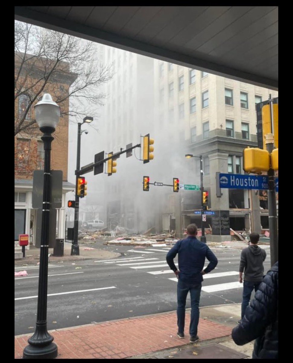 TheIntelFrog's tweet photo. Explosion reported in downtown Fort Worth, TX with possible floor collapse. https://t.co/otC9fMNR4f