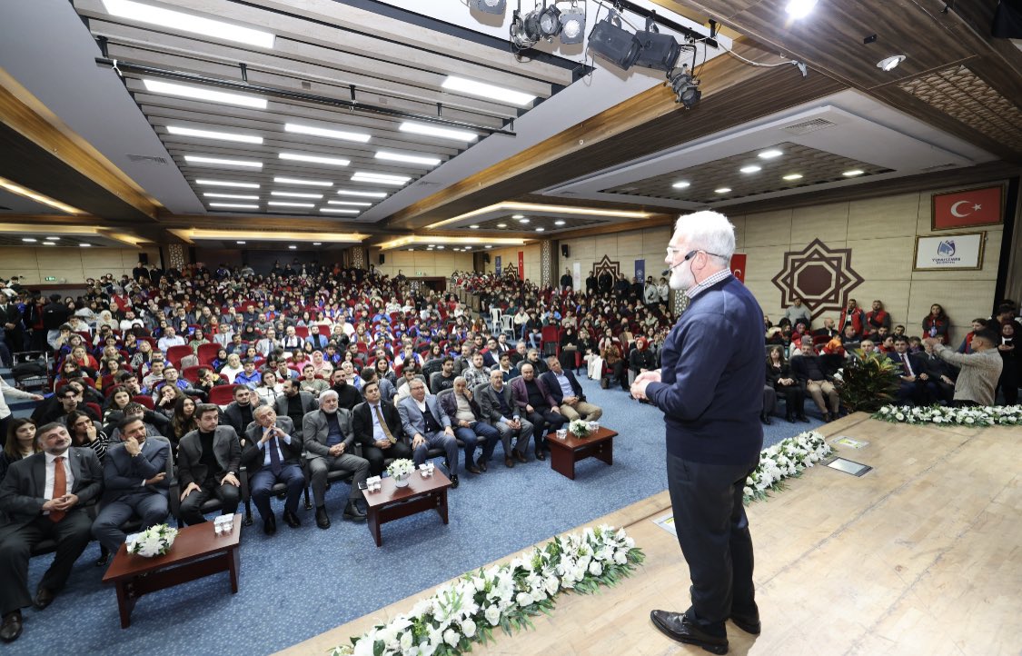 ozturkyunus45's tweet photo. Hukukçu, yazar ve oyuncu, Manisa Milletvekilimiz, gençlerin Beyaz Ustası, Sayın Bahadır Yenişehirlioğlu’na İl Müdürlüğümüzce düzenlenen Beyaz Usta ile Genç Çıraklar Söyleşi programımıza katıldıkları için teşekkür eder Saygılarımızı Sunarız.
@Yenisehirlioglu @valiunlu https://t.co/l5xINPVldT