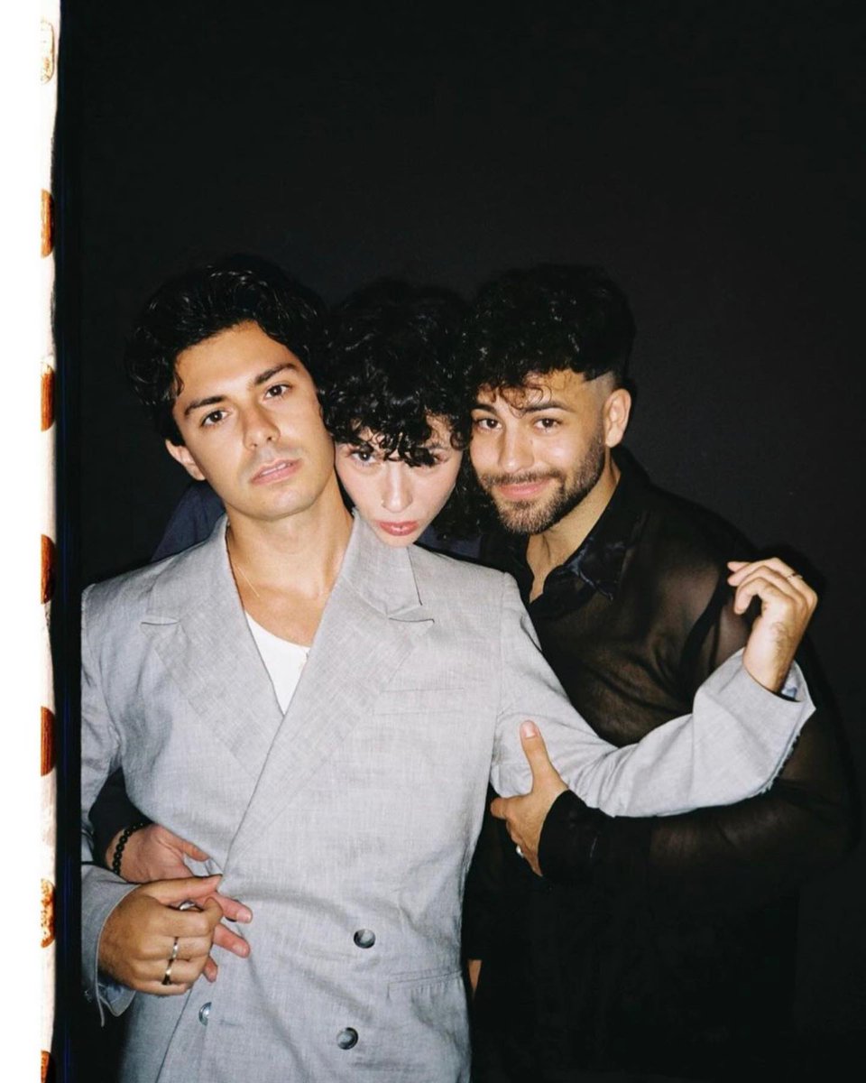 CA2LOTA's tweet photo. 📸 | Publicaciones del diseñador #AdriánDelMaestre compartiendo fotografías hechas por @alfredgarcia. 🎞️💎
#LatinGRAMMY #BenidormFest
#DúosIncreíbles #Agoney #Samantha
#AliceWonder #Tanxugueiras
👉🏼https://t.co/wLO8ia2BWf
👉🏼https://t.co/I4o5Udltz2
👉🏼https://t.co/fACK05ZTq4 https://t.co/elmckkhCaR