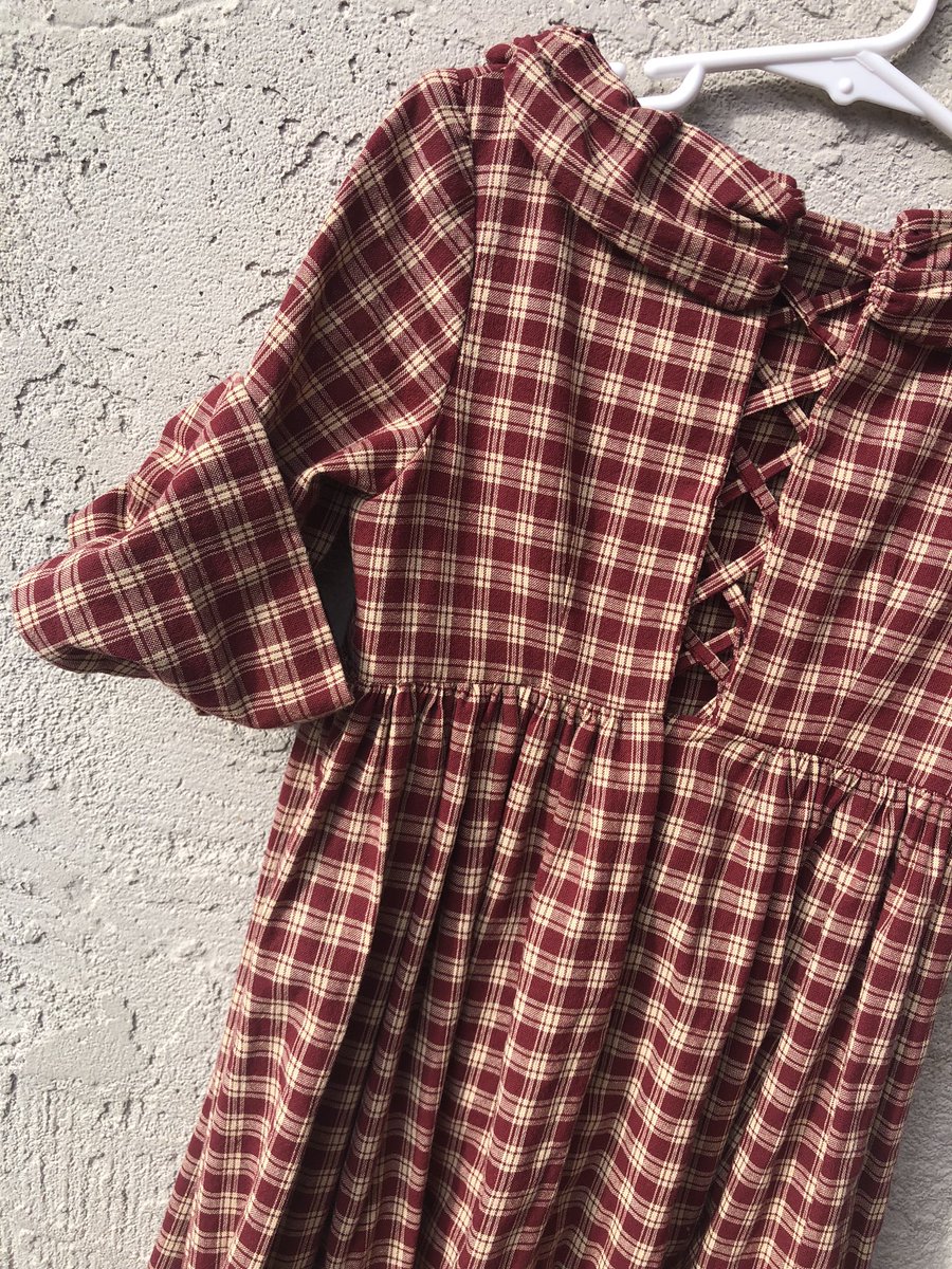Predictably,throughly inspired by <a href="/OutlanderCostum/">Terry Dresbach (Outlander Costume)</a> gorgeous work for my latest fun project,my 4yo Christmas dress. Concept being…child’s dress comfy enough for play, S2 red dress fancy in the back, inspired flouncy sleeves, and a neckline trim to match my girl’s level of fancy☺️