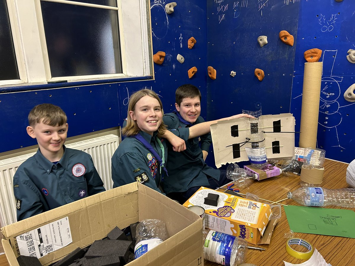 Otley2nd's tweet photo. Great night tonight junk modelling some land yachts and testing them with a leaf blower 🤩💨💨🍃🍃 https://t.co/gXLLYKWxY9