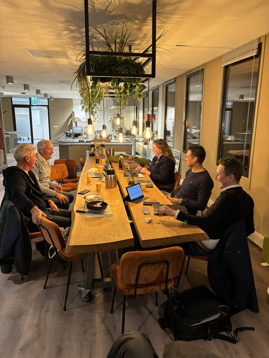 Vandaag de eerste fractievergadering van 2024. We bespraken de komende commissie en keken terug op 2023. Op een mooi politiek jaar!