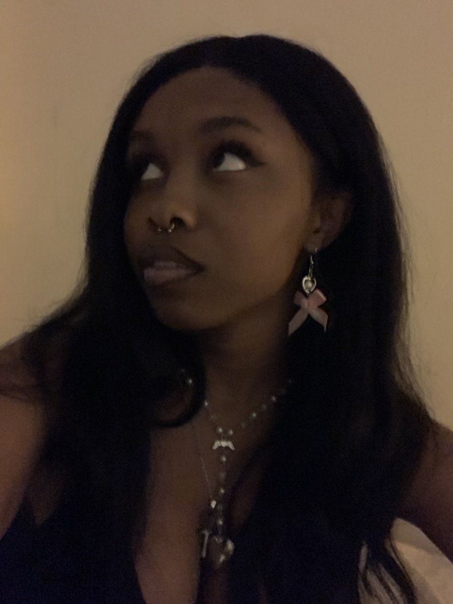 APIMPNAMEDNAJ's tweet photo. Pronouns: she/her/they/them
Height: 5’3
Zodiac sign: Leo :3
Smoke: 🚫 
Tattoos: none yet 
Piercings: 3
Fav color: pink or black
Fav drink: coconut water 
Fav artist(s): sza, Jeff Buckley, 
michael jackson

Quote this tweet with urs 🤞🏾✨🎀🐢 https://t.co/bXatENF8np