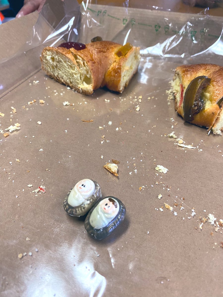 gladyzms's tweet photo. #BackToLab
#RoscaDeReyes https://t.co/WlFq6FMbNX
