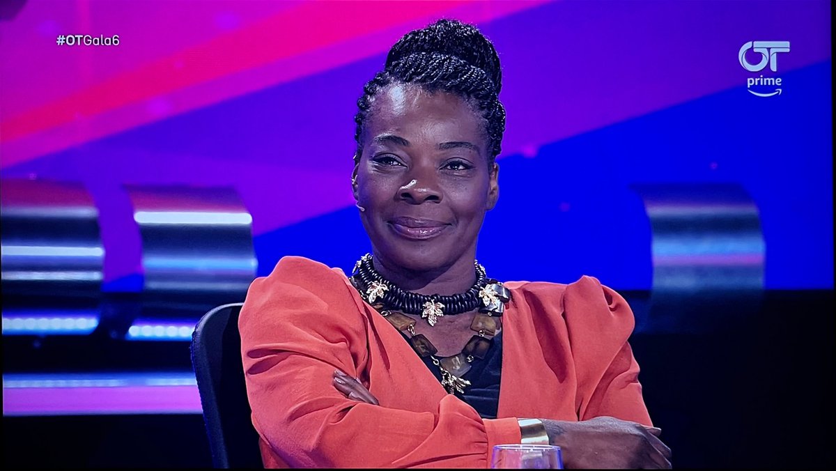cookietriki's tweet photo. Chenoa: Tenéis que ser respetuosos con el jurado.

El plano que pone el realizador:

😂😂😂 #OTGala6 https://t.co/VNkD3jvq7n