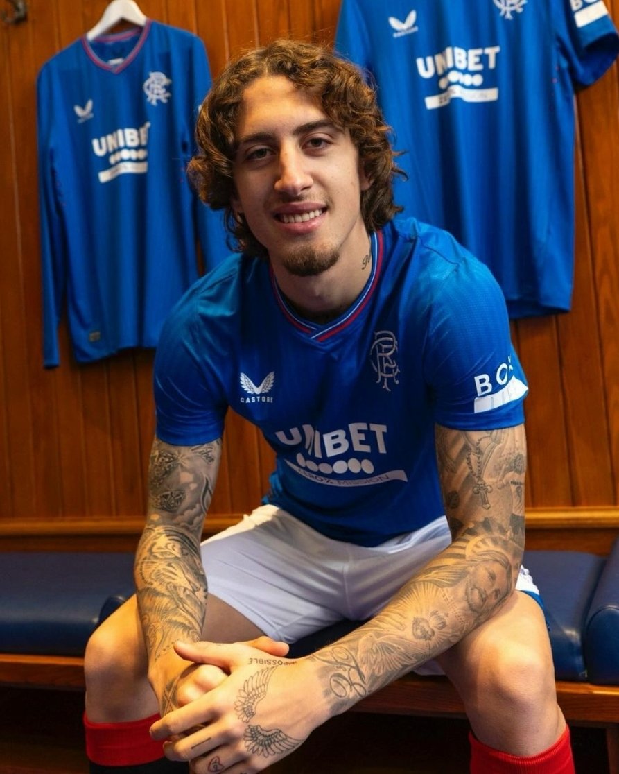 Newfoot_fr's tweet photo. En manque de réussite aux Wolves depuis son arrivé en 2020 pour 40M€, Fabio Silva 🇵🇹 (21 ans) va essayer de se relancer aux Glasgow Rangers sous la forme d'un pret jusqu'à la fin de la saison ! https://t.co/EfLxq2HRll