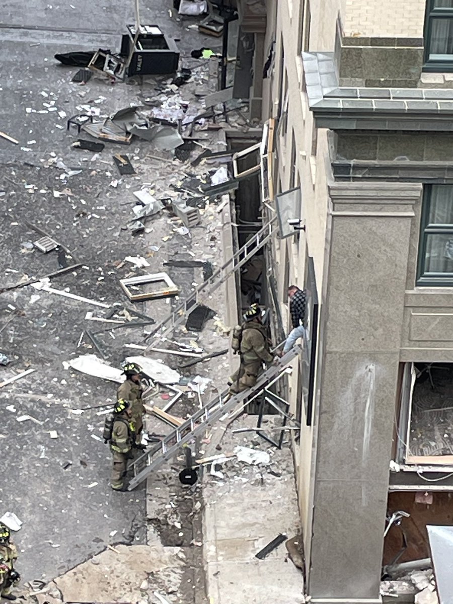 peytonyager's tweet photo. Explosion in downtown Fort Worth, TX at the Sandman Hotel 

According to Medstar, at least 11 people are injured. @FOX4 https://t.co/8V1SHhZrgz