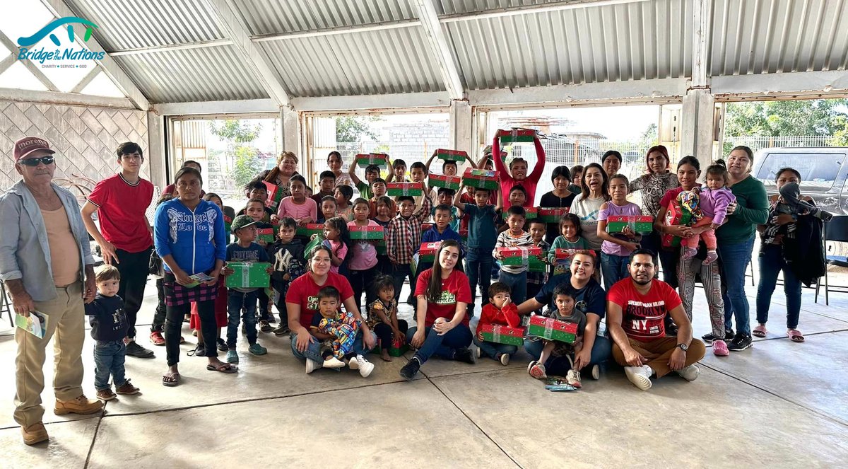 bridge2nations's tweet photo. Thank you Samaritan’s Purse and thank you to our visiting team for a wonderful event. The children at an agricultural plantation were blessed!

See more photos on our blog: 
https://t.co/mMuNUdtb7J…

#charitable #missions #Jesus #migrantworkersinmexico #laborcamps #México https://t.co/8kzEulOAAR