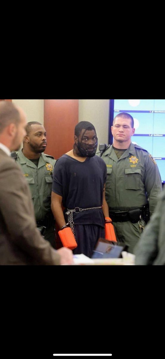 traapstardeon's tweet image. twin jumped over the stand like a dog so they chained him up like one😂😂