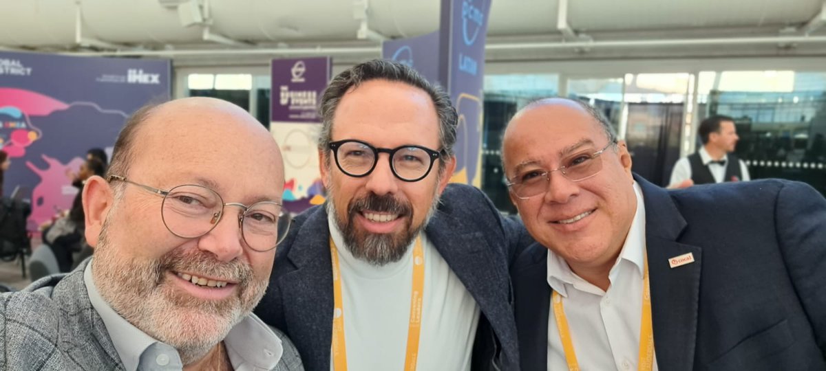 Junto a Eduardo Chaillo y Michel Wohlmuth, nuestro presidente Luis Ricardo Martínez en el #ConveningLeaders2024. 💬✨ Explorando juntos nuevas perspectivas y fortaleciendo el futuro de la industria de reuniones en Latinoamérica. 🌍🚀

#cocalnosconeta
