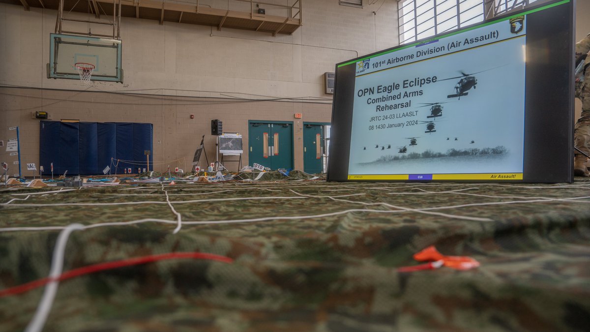 101stAASLTDIV's tweet photo. 🦅 Soldiers gearing up for the #LLAASLT training exercise happening over the weekend.

Curious what LLAASLT is? Look out for more content on our pages this week to learn more! @USArmy @FORSCOM https://t.co/t07YvuTG6w