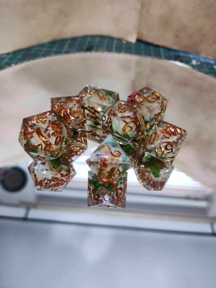 MothHeadTable's tweet image. Also. Just had a price reduction on many of my items. So if you had your eye on anything, now would be a good time to check. 

mothheadtabletop.etsy.com