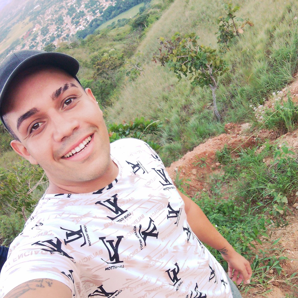IvanPin29970146's tweet photo. #NuevaFotoDePerfil https://t.co/zoTYFivoog