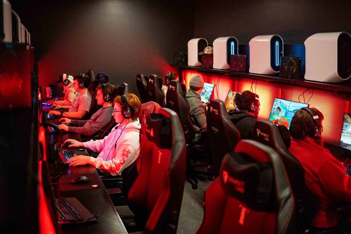 Thomas College is recruiting for Fall '24! 

Varsity &amp; Academy Teams  

🎮- Recruiting for Valorant, Overwatch 2, Rocket League, Fortnite, League of Legends, COD, and Smash bros.

💰 - Competitive Scholarships Available
 
📧 - Contact Owen.vining@thomas.edu for more info