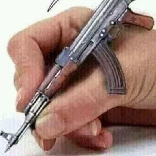 ماهي أسباب النصر ؟وماهي أسباب الهزيمة ؟
أسباب النصر ثلاثة:
١- عقيدة راسخة ايماناً بالله
٢- معنوياتاً عالية 
٣ معرفة بفنون القتال 
وأسباب الهزيمة ثلاثة:
١- انحلال أجتماعي 
٢- تفسخ أخلاقي 
٣- ضعف الوازع الديني.