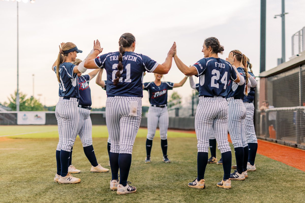 wprofastpitch's tweet photo. Sending good vibes for the start of the week✨✨

#WPF #USSSAPride https://t.co/NeA1t6AdXz