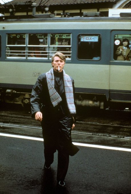 “No sé hacia dónde voy ahora, pero prometo que el viaje no será aburrido”. 
David Bowie 
📷Masayoshi Sukita