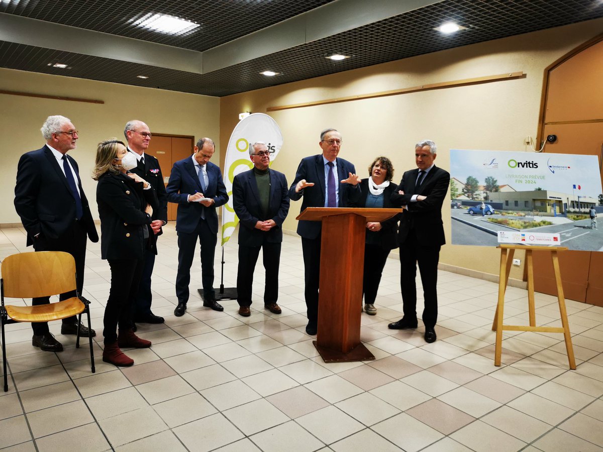 aisupi0's tweet photo. Pose de la première pierre de la future Gendarmerie de #NuitsSaintGeorges avec Orvtis #patrimoine https://t.co/MSMJeiJBUN