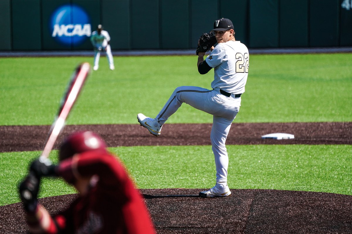 Congratulations to former @VandyBoy and current @Rangers Jack Leiter on completing his @VanderbiltU undergraduate degree in December 2023! @jackleiter22 🎓 #AnchorDown