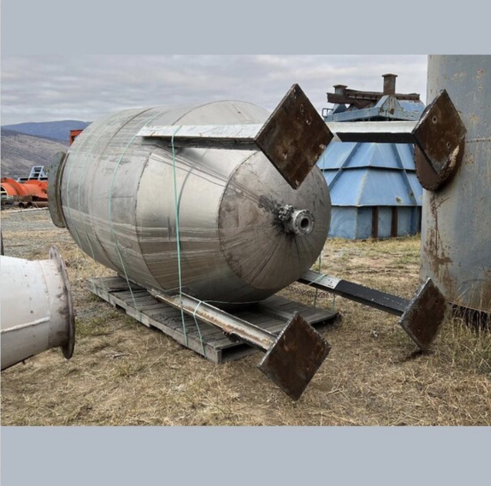 SavonaEquipment's tweet image. Deal of the day! $8900. 4600L stainless mixing tank. 5.5ft dia by 8.5ft deep. 6in flanged inlet, 3in discharge. Knife shear mixing blade, Vickers hydraulic drive. Mounted on 6ft I-beam legs. savonaequipment.com/en/4-600-liter… #mixingtank #mixer #stainless #industrialmixer #processing