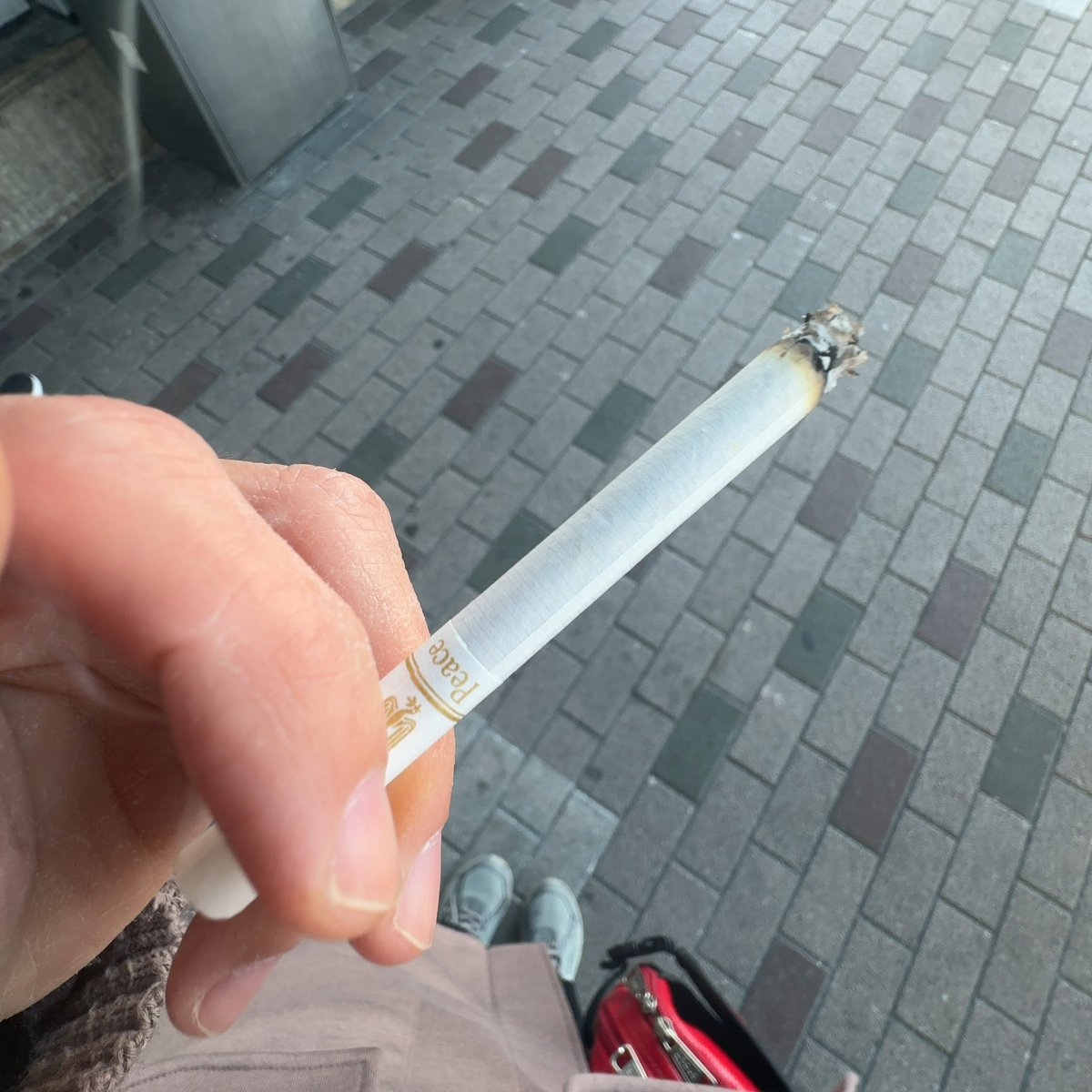 おはようございます。今年の初出勤日です。
金ピースを一服。