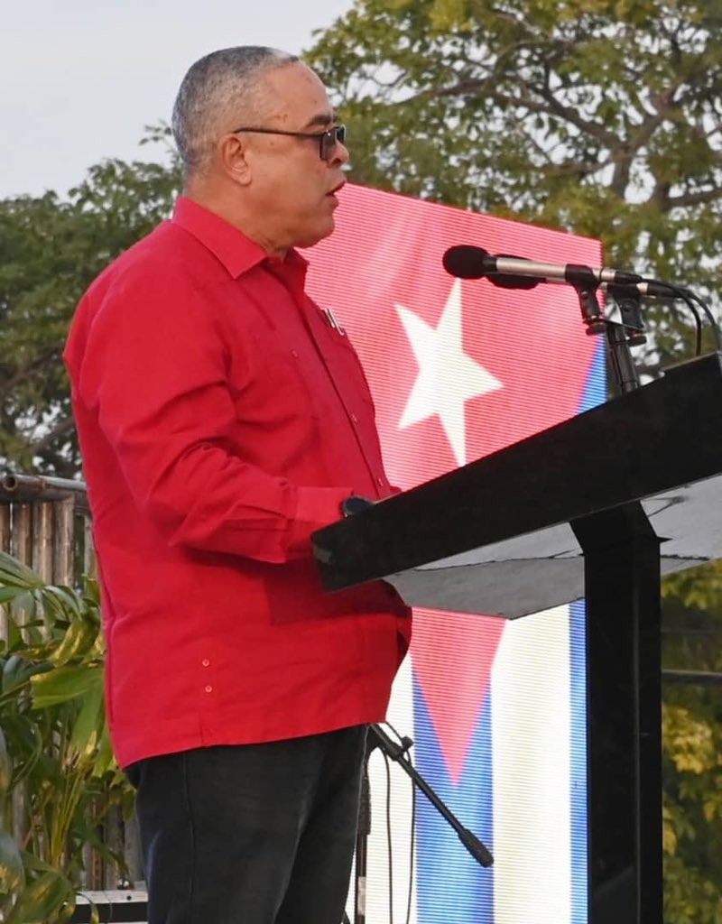 @DrRobertoMOjeda 🗣️| Al #Fidel victorioso que continúa guiando al pueblo cubano, rindió homenaje en las palabras centrales del acto Luis Antonio Torres Iríbar, miembro del Comité Central del Partido y primer secretario de la organización en la provincia de La Habana. #Cuba 🇨🇺