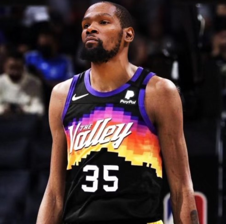 WizardsTweeting's tweet photo. Annual KD season averages check-up:
29.6 PPG
6.4 REB
6.0 AST
1.1 BLK
0.9 STL
63.8% TS/47.3% 3P (!!!)/87.5% FT

He does this every season even with his whole team injured https://t.co/oftq8jDond
