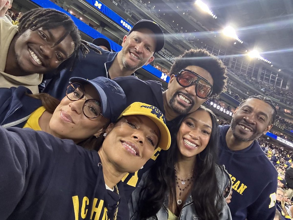 JalenRose's tweet photo. Family affair!!! HAIL!!! https://t.co/JQB68R6Ho4