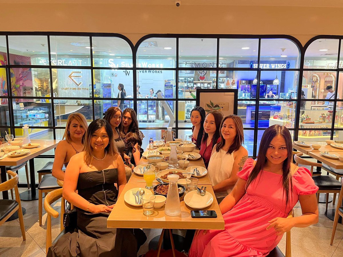 GANDAFilipinas's tweet photo. Thank you sis Justine Ferrer for our #NewYear lunch. Welcome back home. May you have a wonderful &amp; meaningful vacation with your family &amp; loved ones. We love you! Happy New Year everyone! 🎊🎆🎉❤️ https://t.co/sW2A8cwcWH