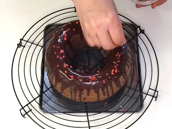asaishoten's tweet photo. ホットケーキミックスで♪簡単デビルズケーキ Recipe No.638 https://t.co/JPta6bij5K
#チョコ #チョコレート #デビルケーキ #チョコレートケーキ #devilscake #エンゼル型 #レシピ #recipe #お菓子作り #お菓子作り好きな人と繋がりたい #浅井商店 #かっぱ橋浅井商店 https://t.co/o8NWZCSz3w