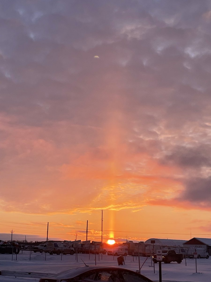 hargreak's tweet photo. Beautiful Manitoba winter sky. https://t.co/Mndu3pF3J5